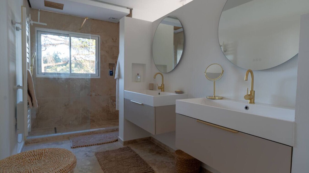 Photo of Bathroom in Guerrevieille