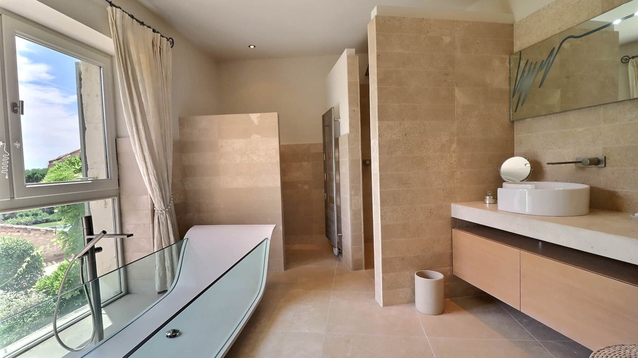 Photo of Bathroom in Les Baux-de-Provence