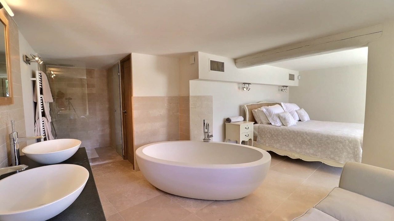 Photo of Bathroom in Les Baux-de-Provence
