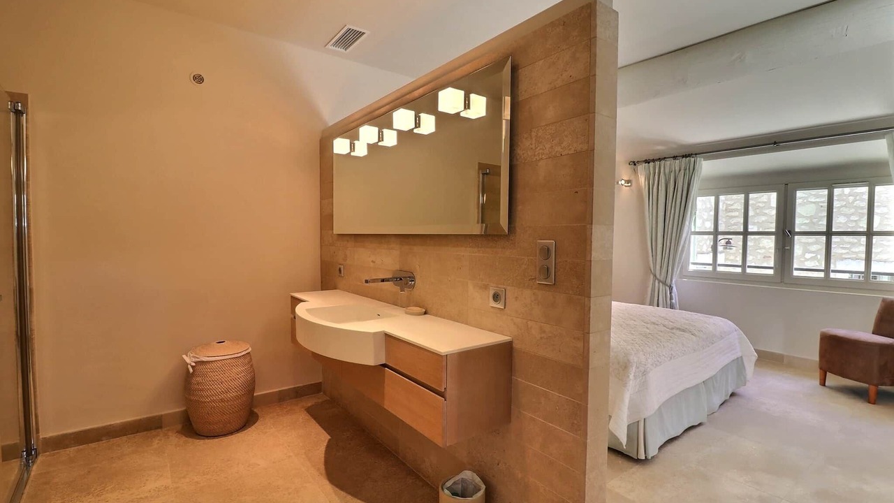 Photo of Bathroom in Les Baux-de-Provence