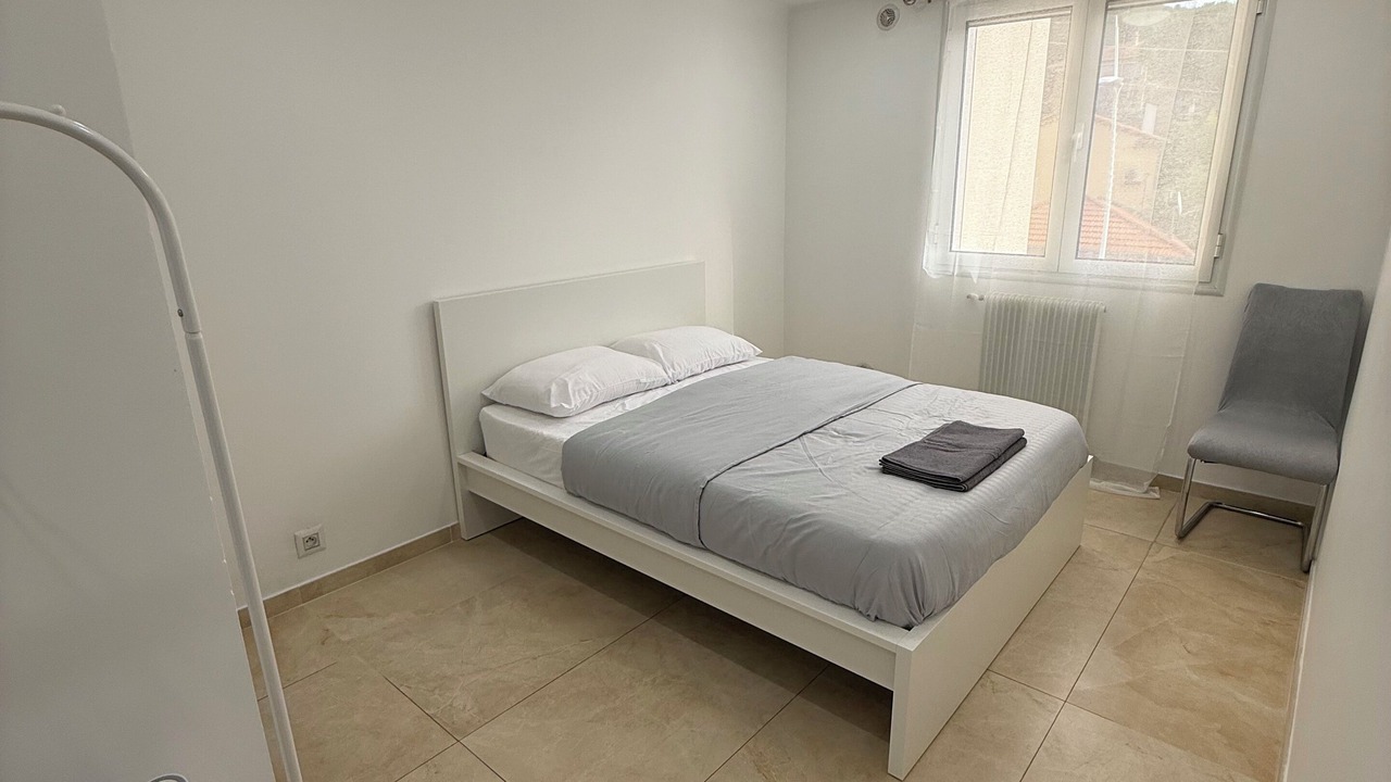 Photo of Bedroom in Prado - Republique