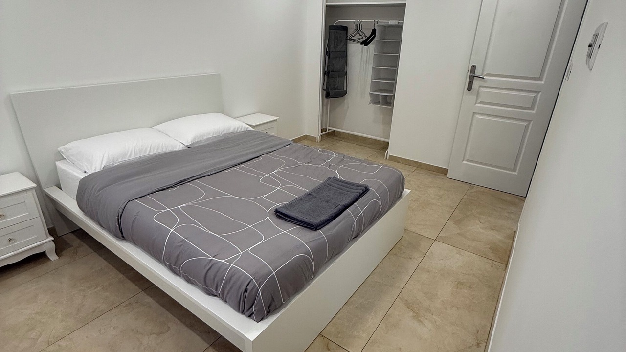 Photo of Bedroom in Prado - Republique