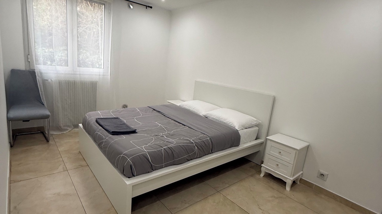 Photo of Bedroom in Prado - Republique