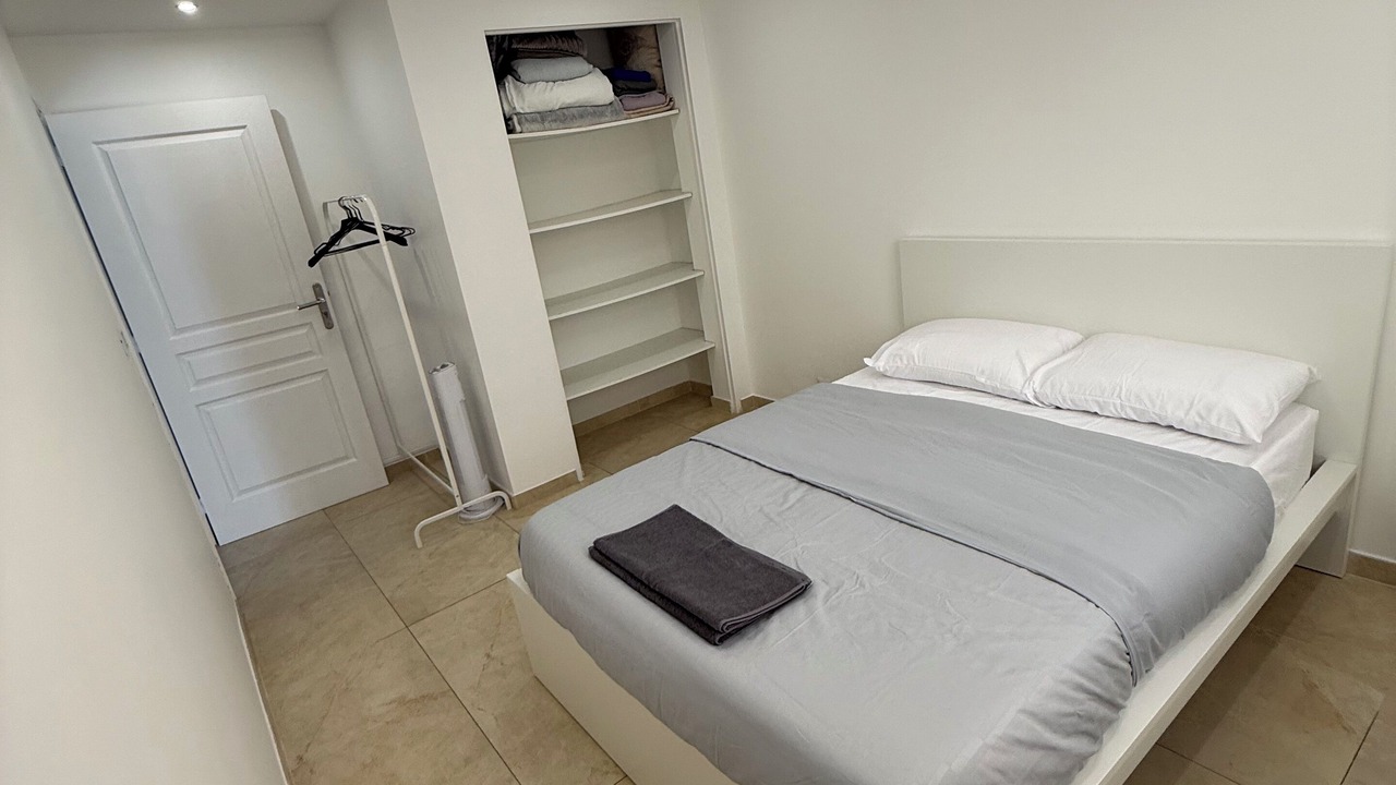 Photo of Bedroom in Prado - Republique