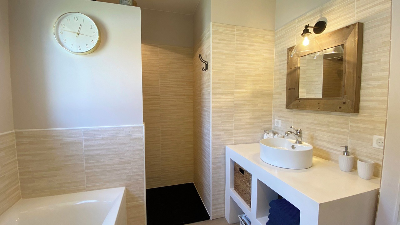 Photo of Bathroom in Montbazin