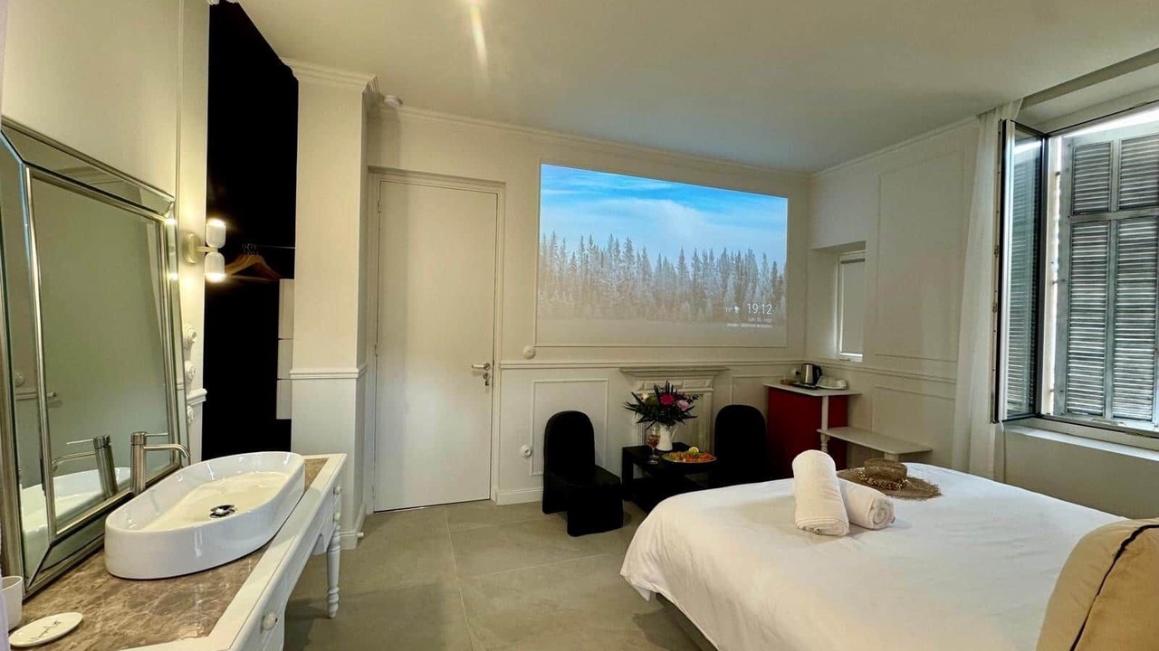 Photo of Bedroom in Prado - Republique