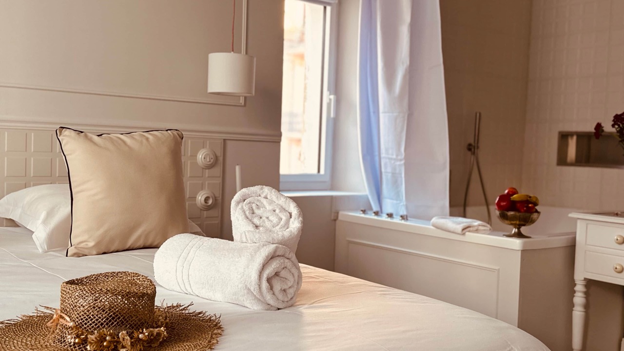 Photo of Bedroom in Prado - Republique