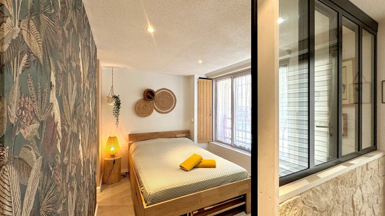 Photo of Bedroom in Comedie