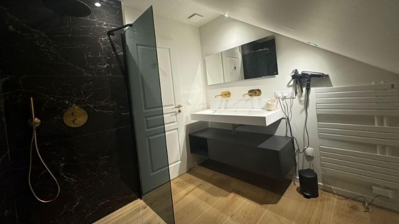 Photo of Bathroom in Chateau-Ville-Vieille