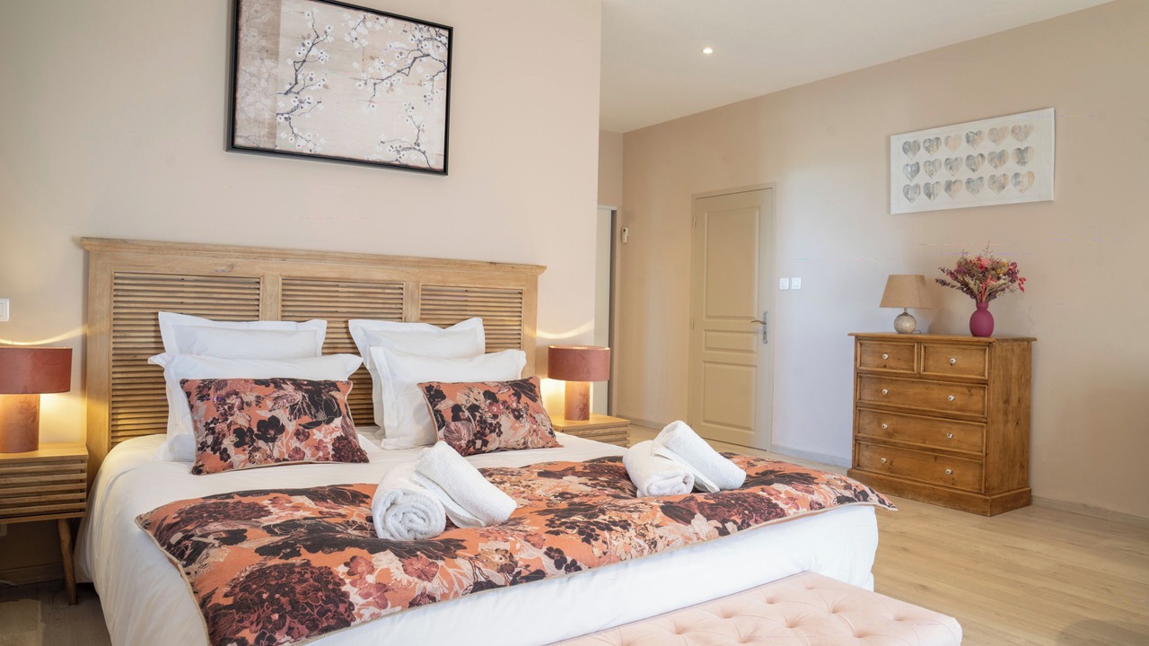 Photo of Bedroom in Noves