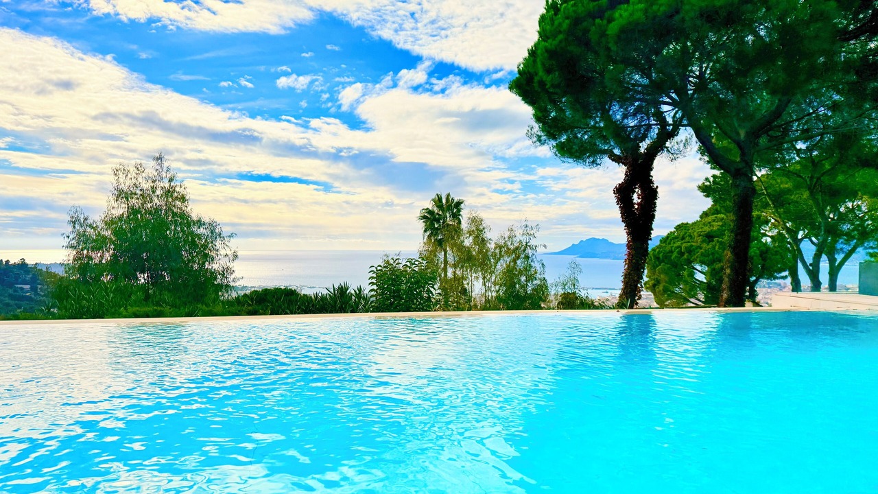 Photo of Outdoor in California - Pezou
