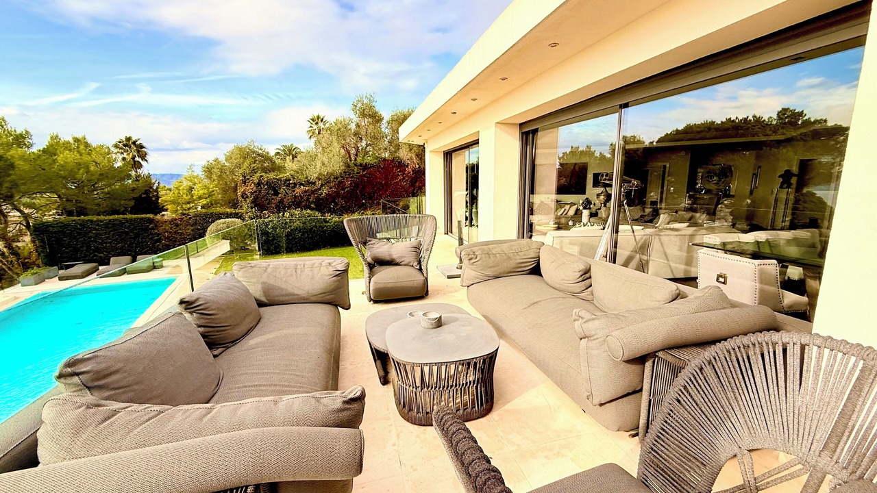 Photo of Livingroom in California - Pezou