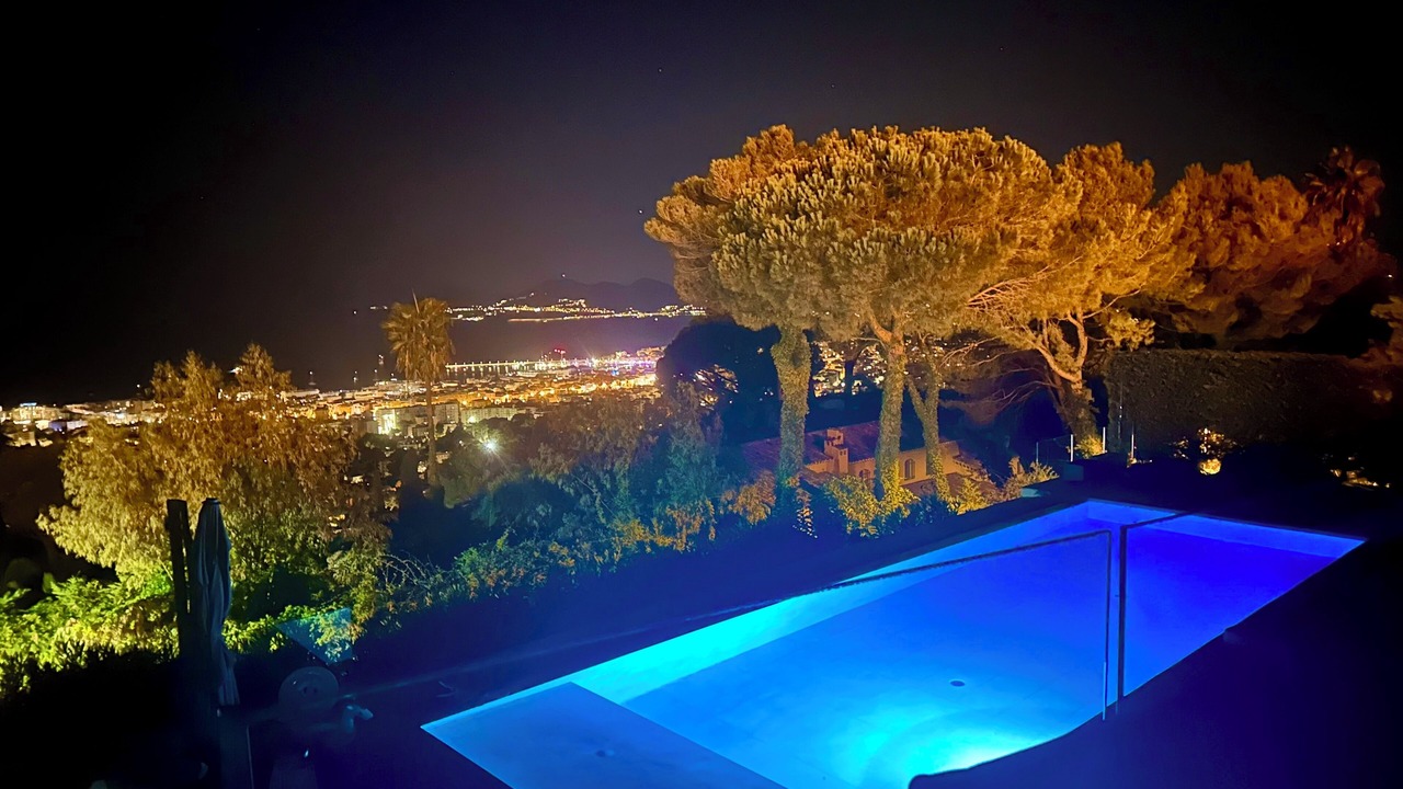 Photo of Outdoor in California - Pezou