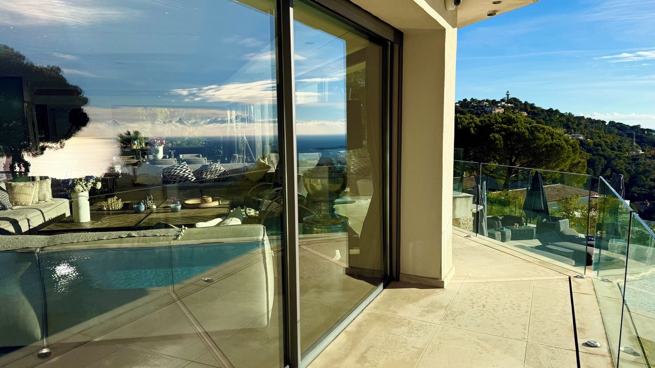 Photo of Outdoor in California - Pezou