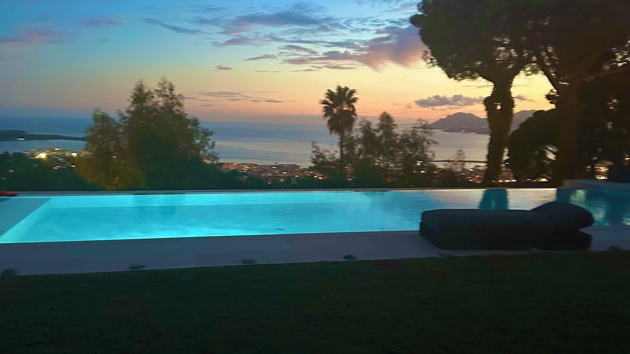 Photo of Outdoor in California - Pezou