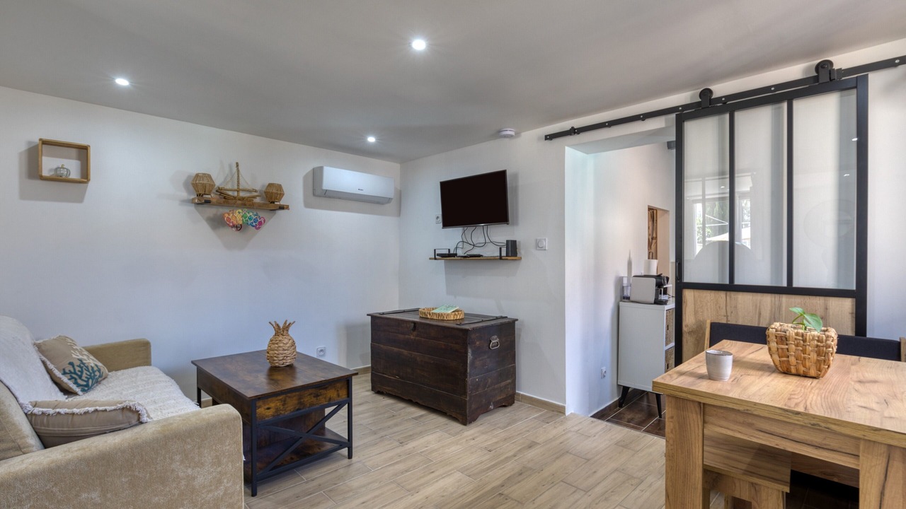 Photo of Livingroom in Puimisson
