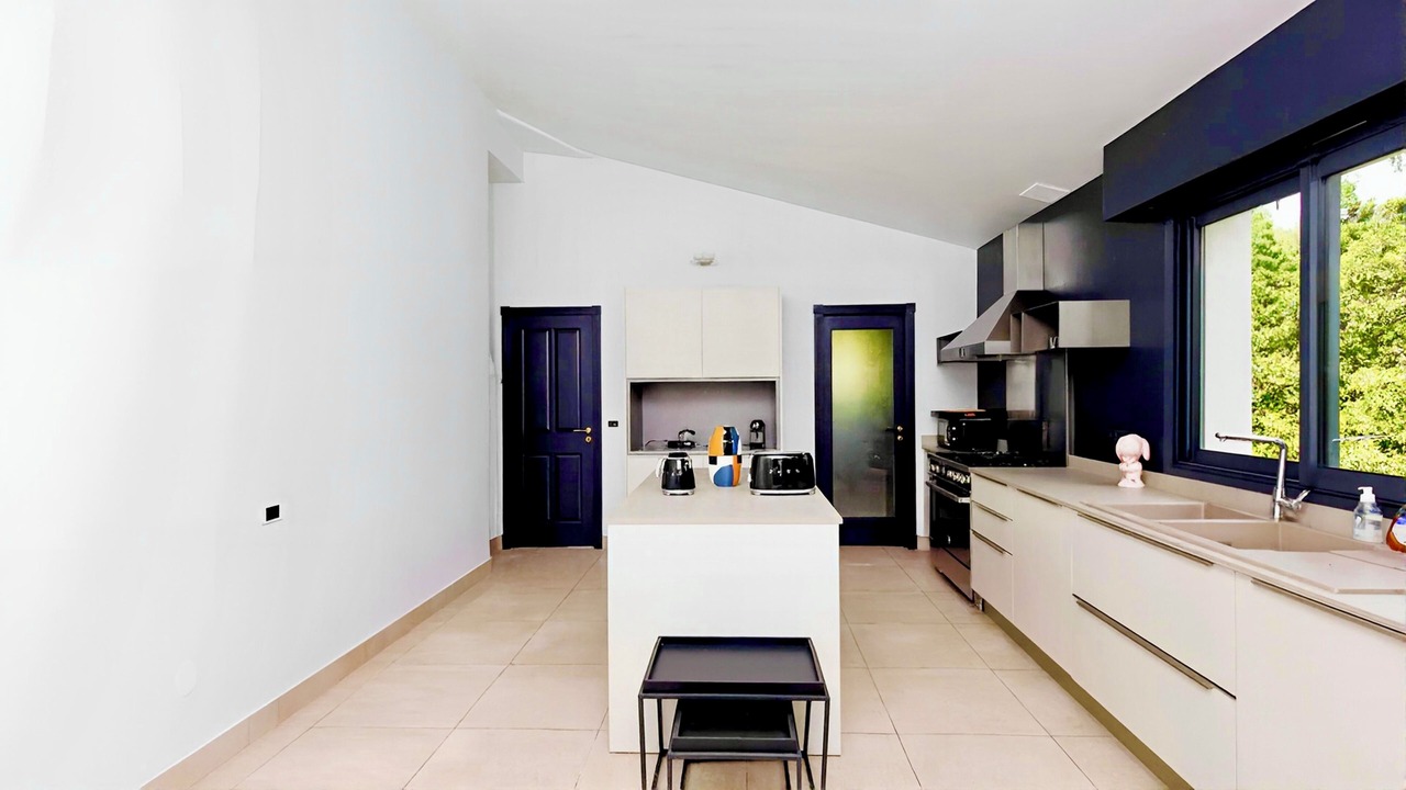 Photo of Kitchen in California - Pezou