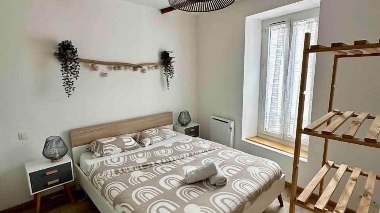Photo of Bedroom in Anatole France