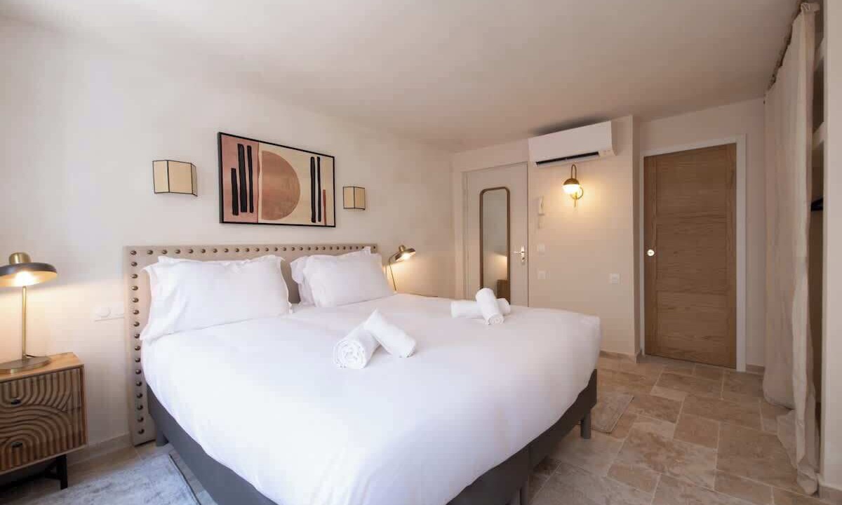 Photo of Bedroom in Saint-Tropez City Centre