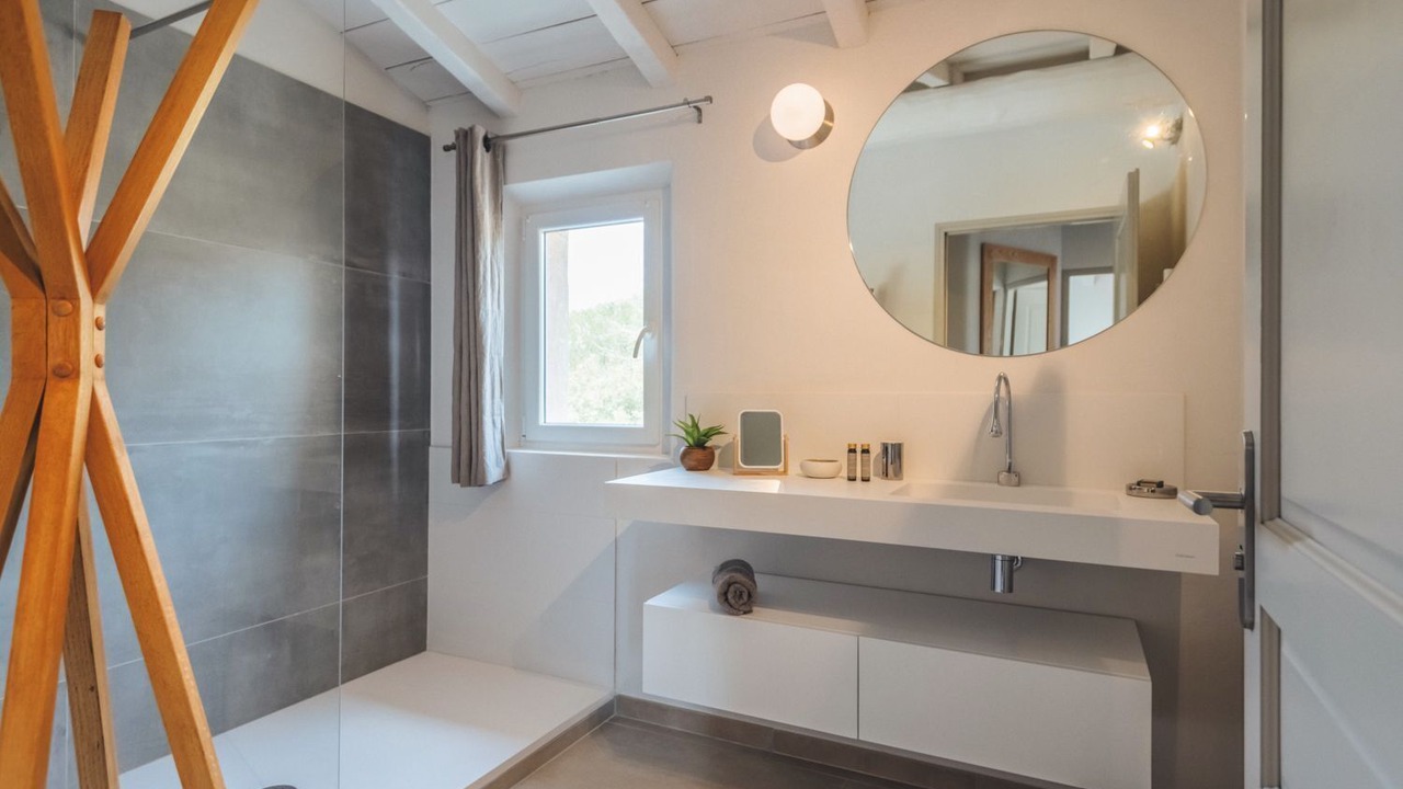 Photo of Bathroom in Maussane-les-Alpilles