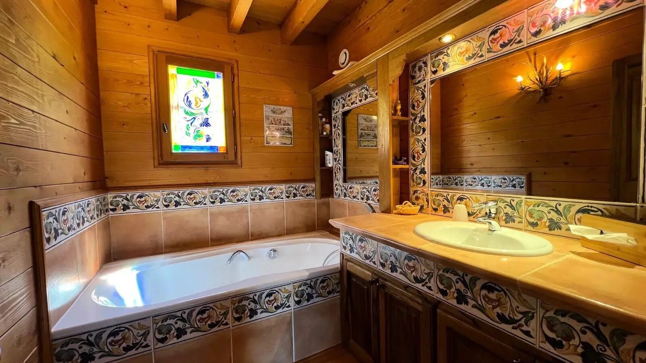 Photo of Bathroom in Enchastrayes