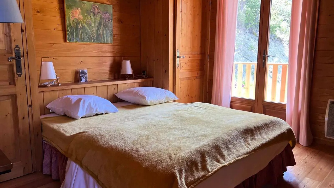 Photo of Bedroom in Enchastrayes