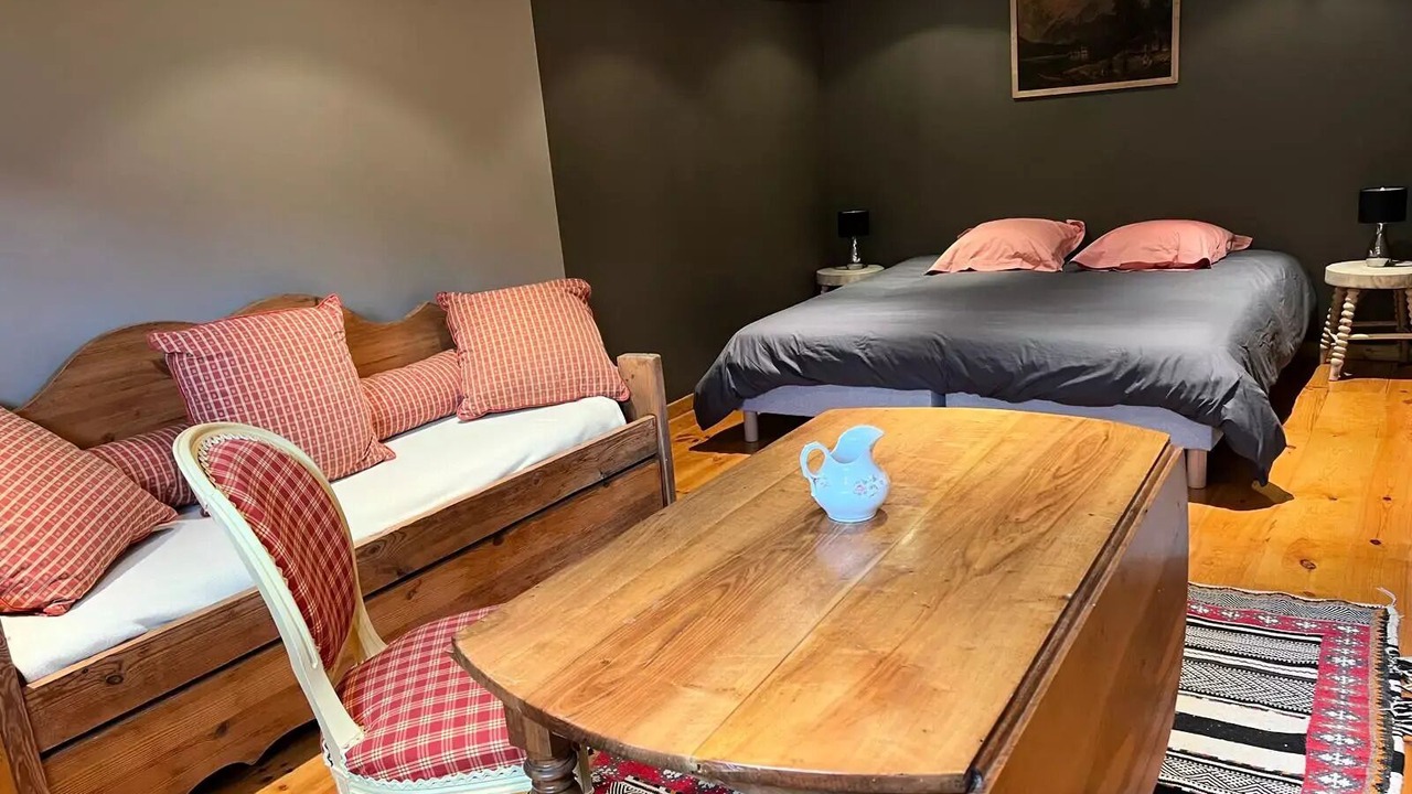 Photo of Bedroom in Enchastrayes