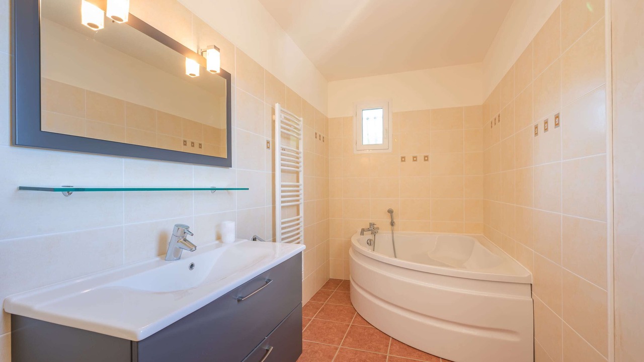 Photo of Bathroom in Maussane