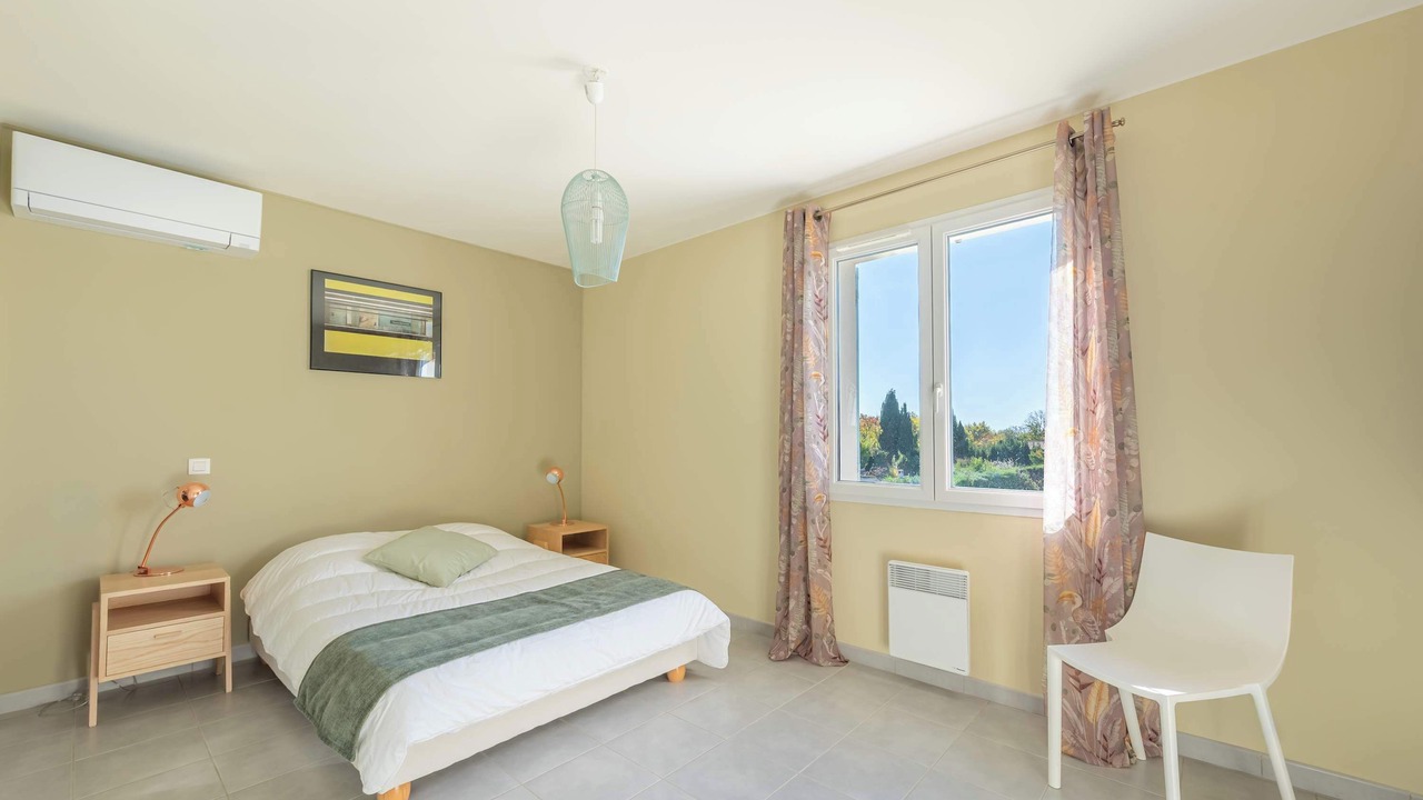 Photo of Bedroom in Maussane