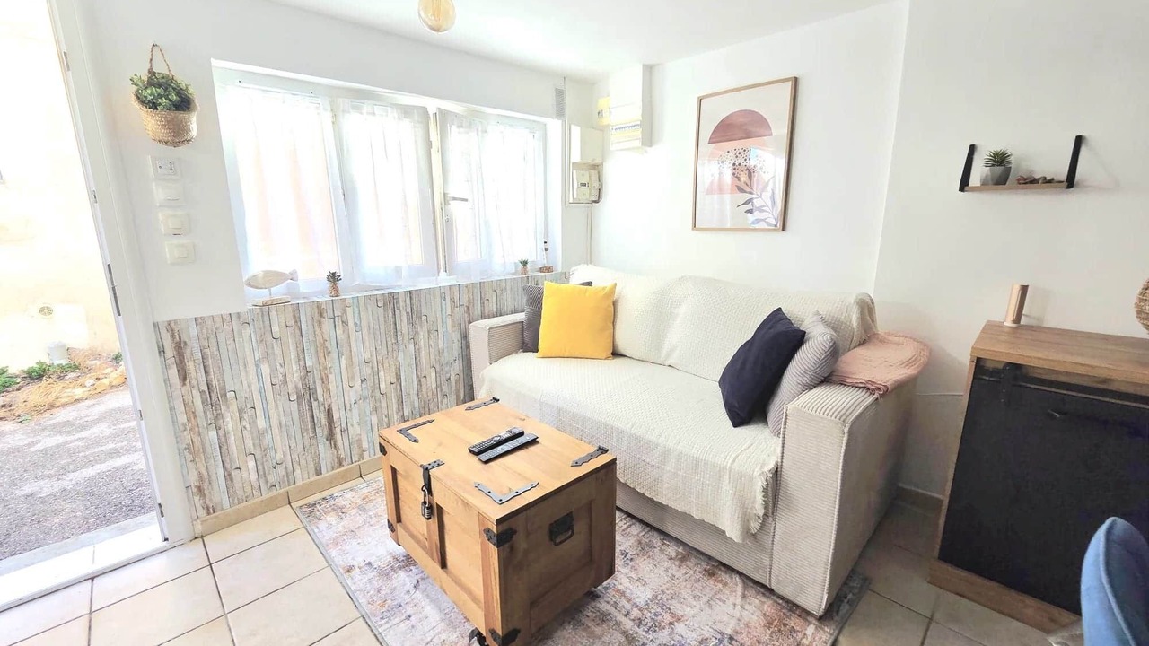 Photo of Livingroom in 8th Arrondissement