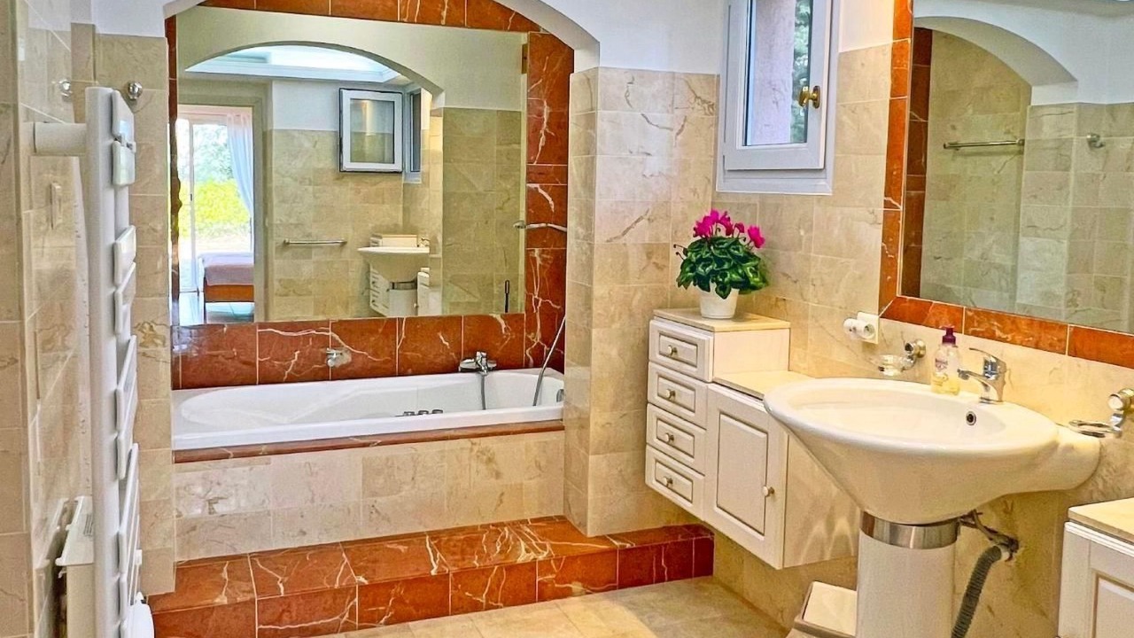 Photo of Bathroom in Lorgues