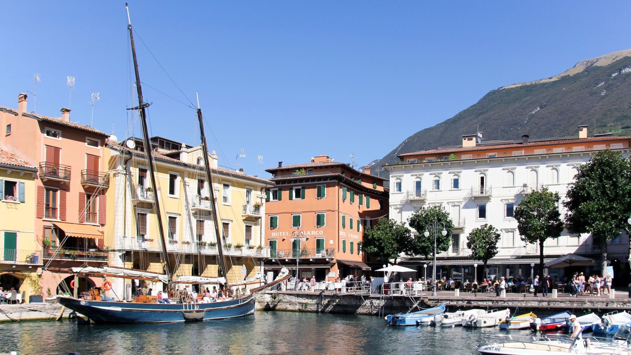 Photo of Others in Cassone