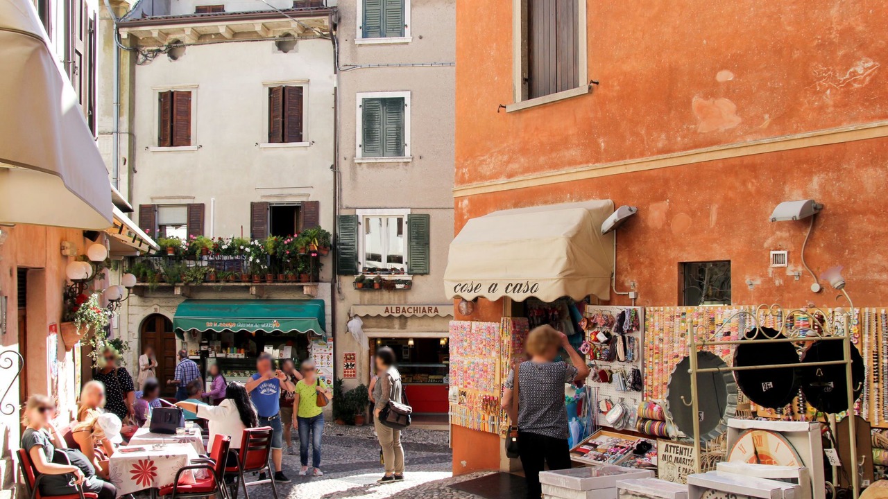 Photo of Others in Cassone