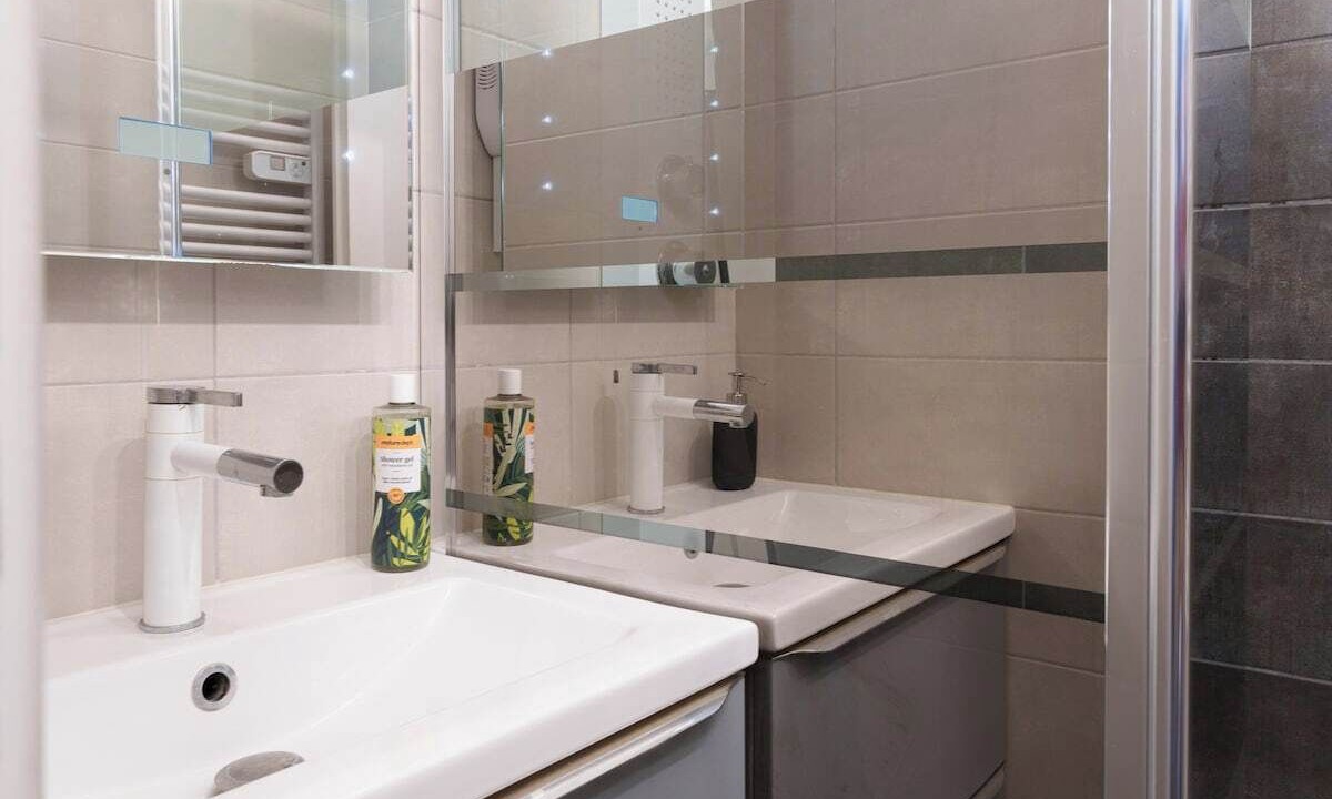 Photo of Bathroom in Saint-Jacques