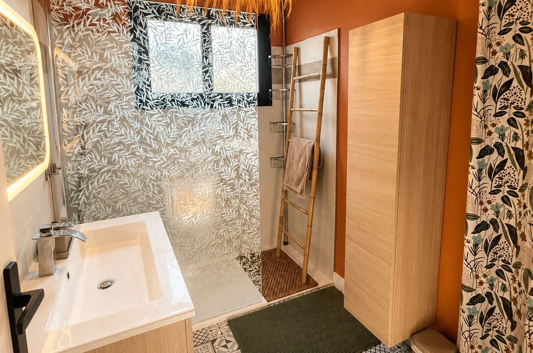 Photo of Bathroom in Garrigues-Sainte-Eulalie