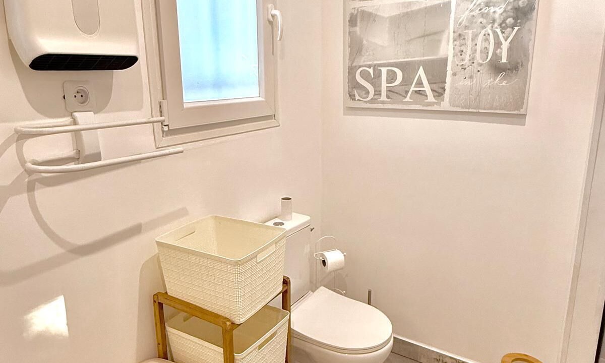 Photo of Bathroom in Saint-Mitre-les-Remparts