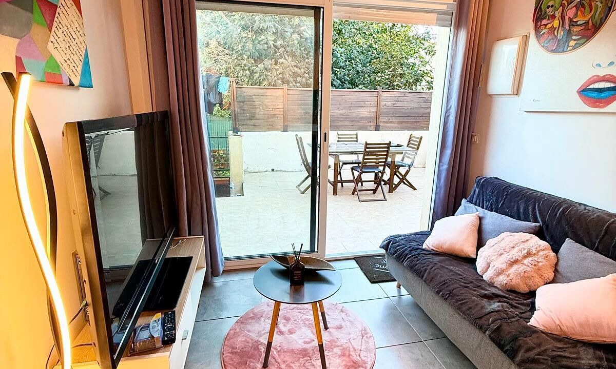 Photo of Livingroom in Saint-Mitre-les-Remparts