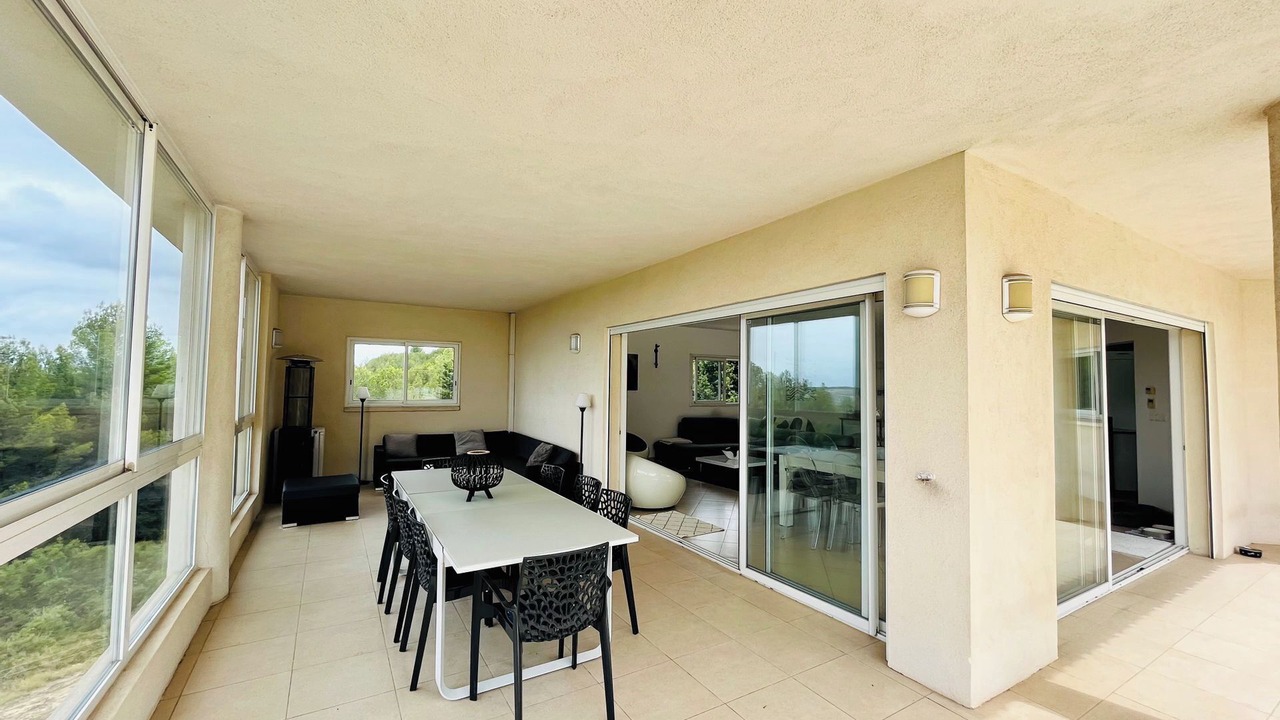 Photo of Outdoor in Saint-Mitre-les-Remparts