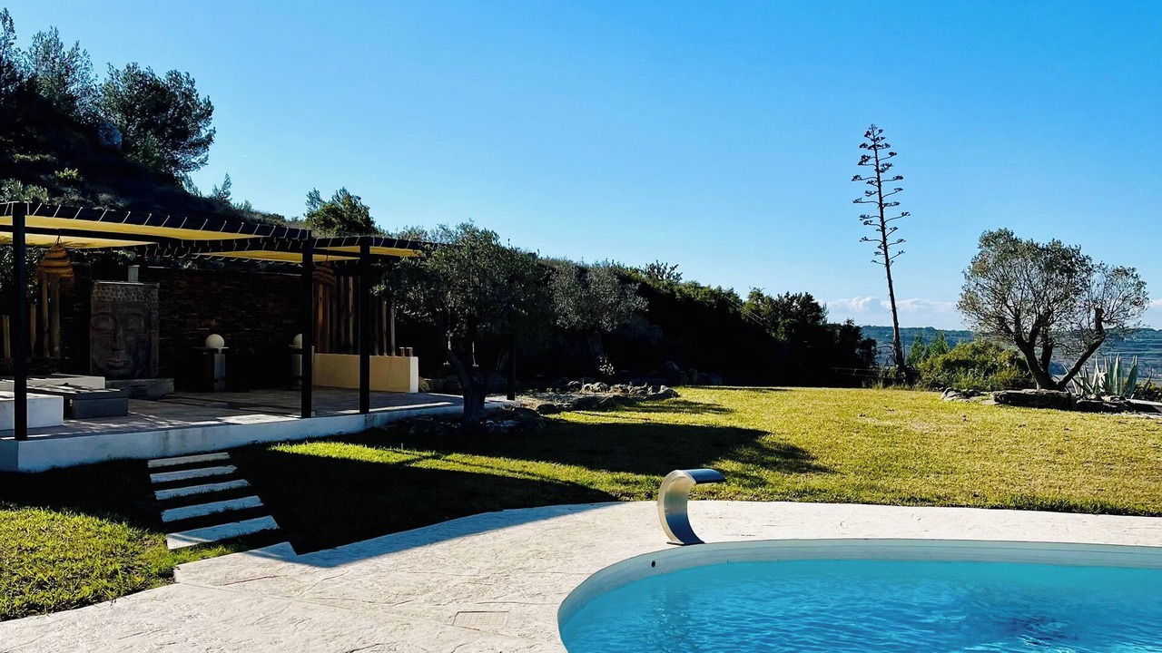 Photo of Outdoor in Saint-Mitre-les-Remparts