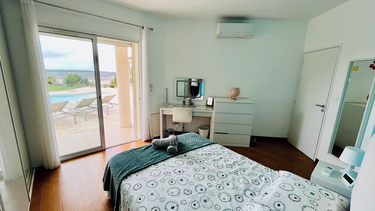 Photo of Bedroom in Saint-Mitre-les-Remparts