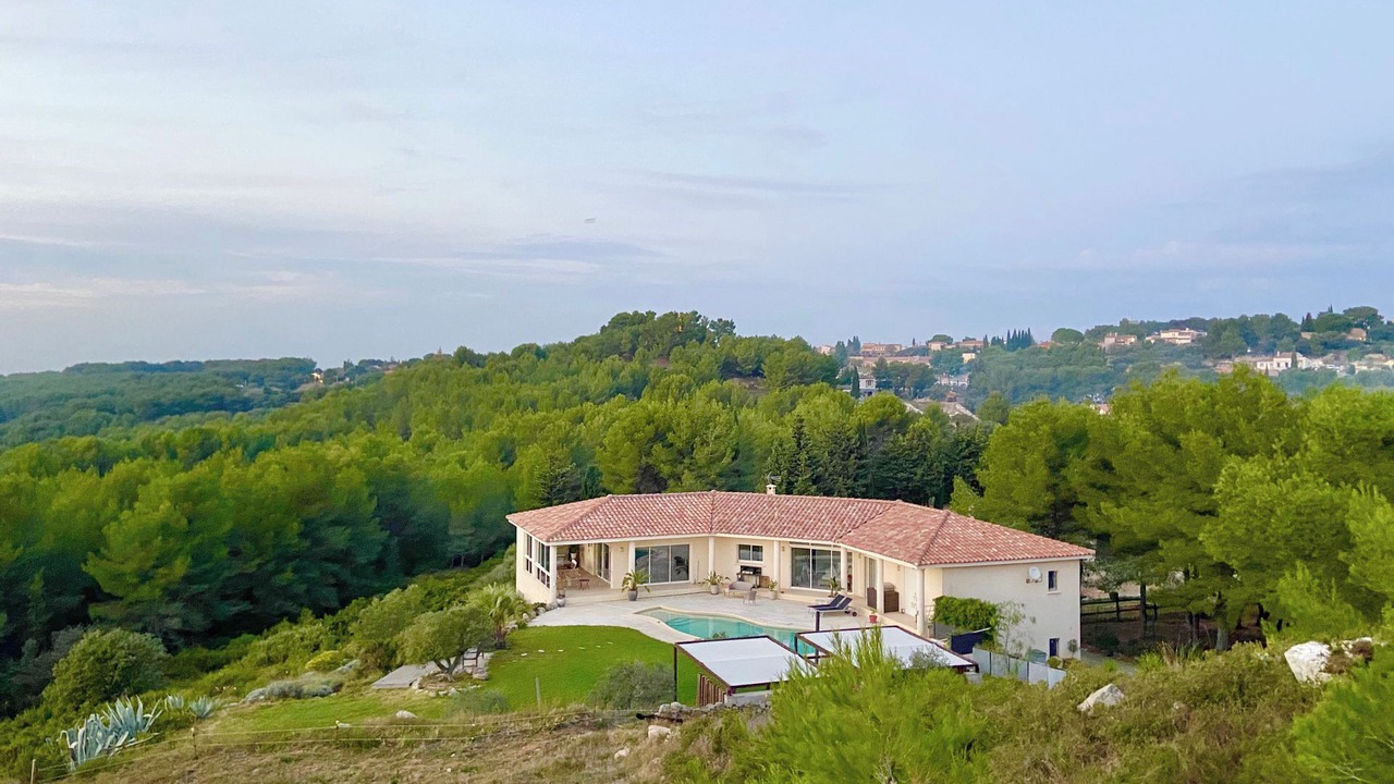 Photo of Outdoor in Saint-Mitre-les-Remparts