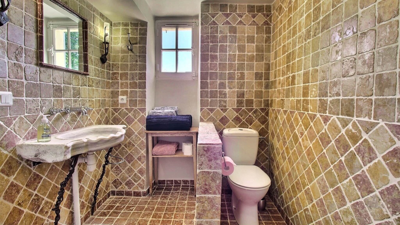Photo of Bathroom in Cabrieres-dʼAigues