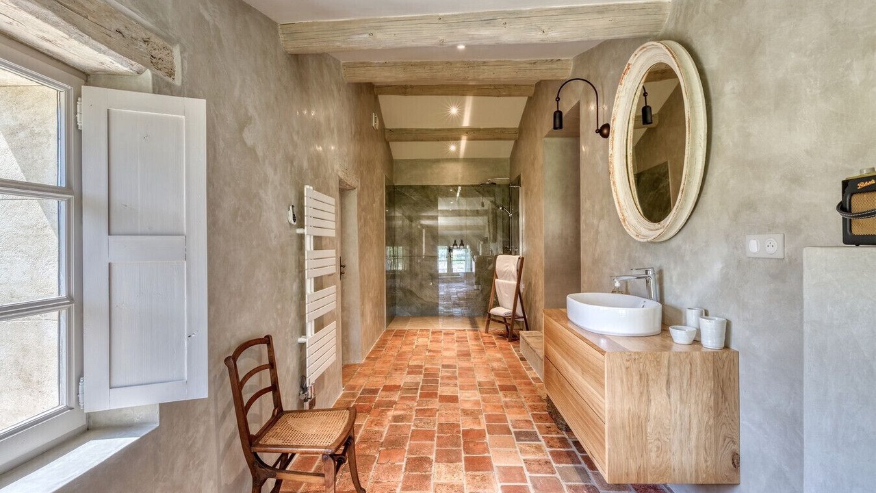 Photo of Bathroom in Saint-Martin-de-Castillon