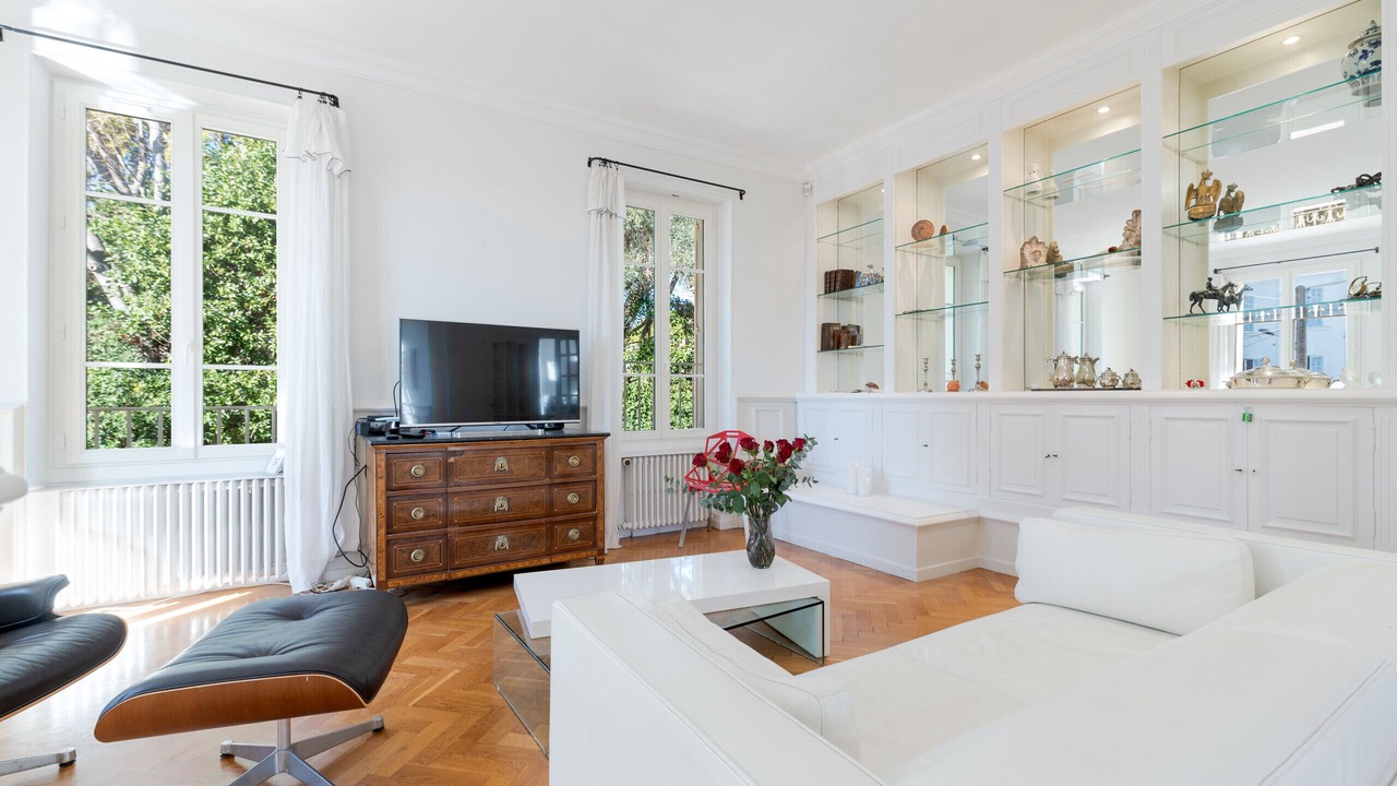 Photo of Livingroom in California - Pezou