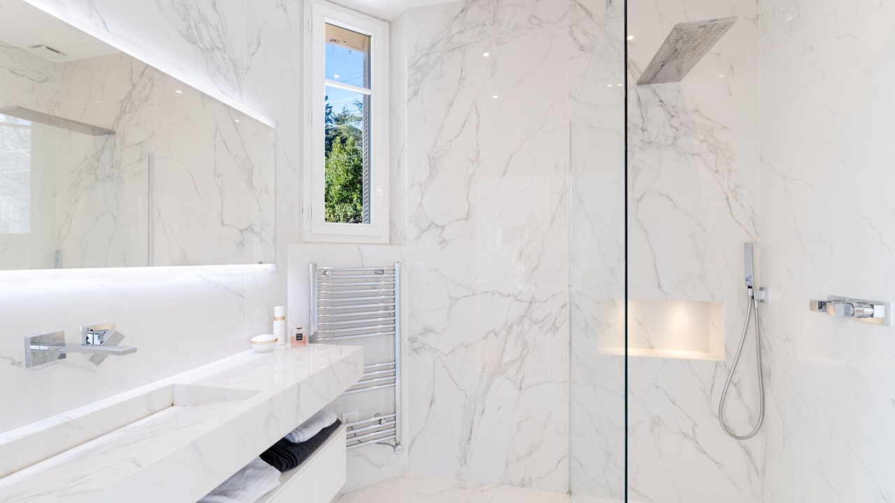 Photo of Bathroom in California - Pezou