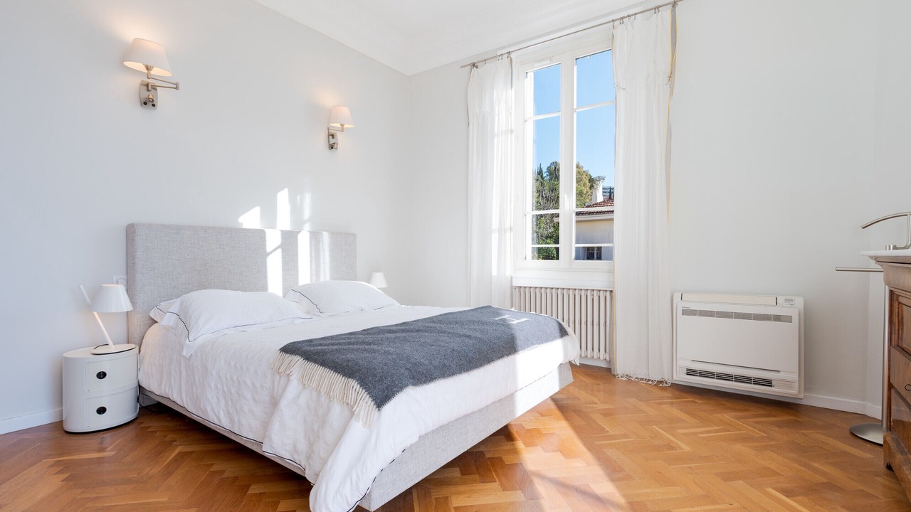 Photo of Bedroom in California - Pezou
