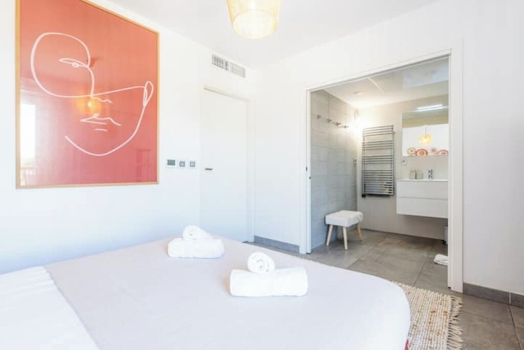 Photo of Bedroom in Saint-Tropez City Centre