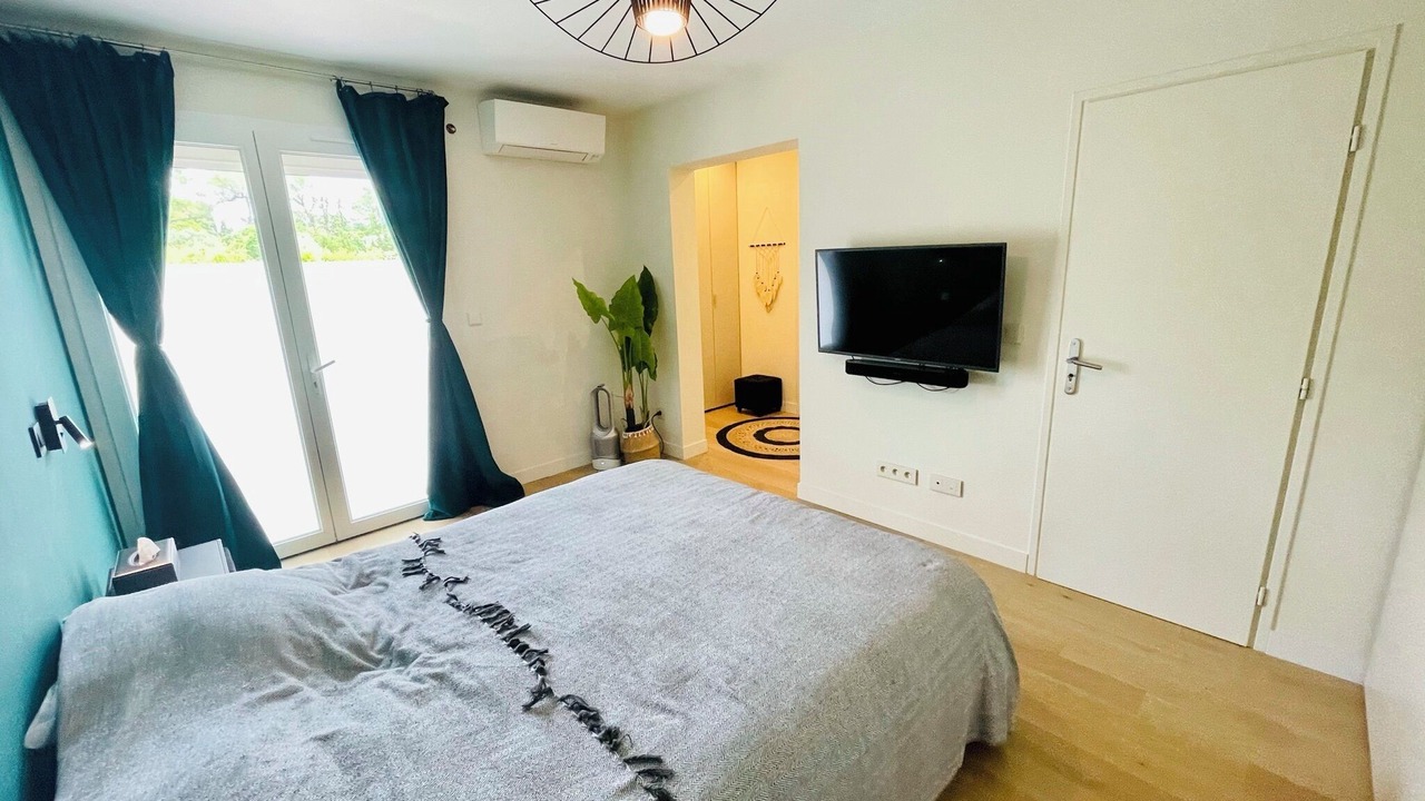 Photo of Bedroom in Roquefort-les-Pins