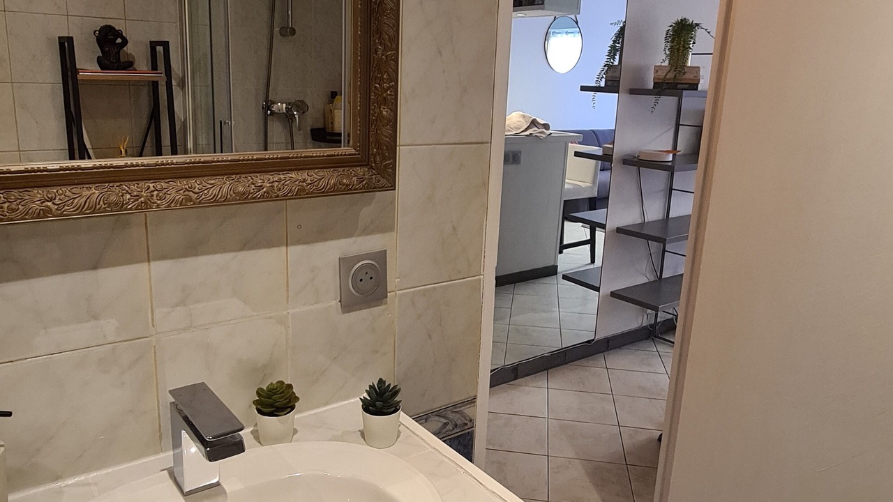 Photo of Bathroom in Liberation