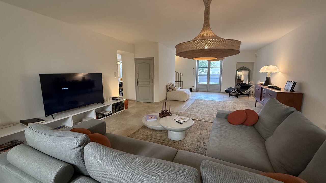Photo of Livingroom in Mouries